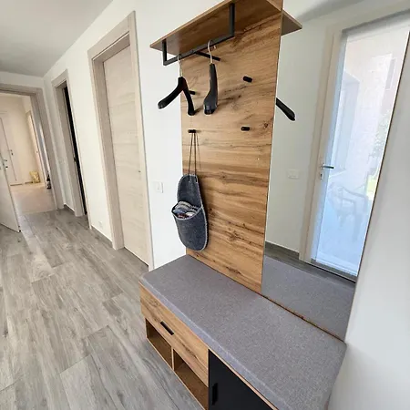 Monty's House * Luino