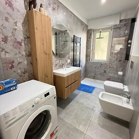 Monty's House * Luino