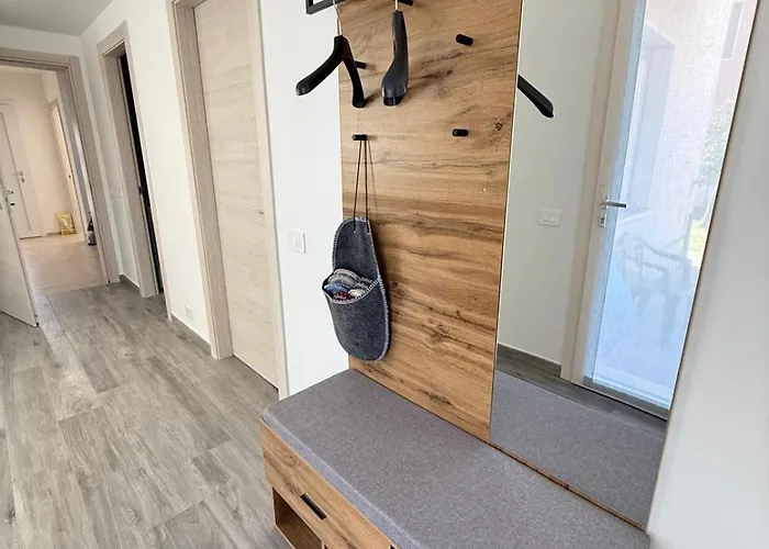 Monty's House * Luino