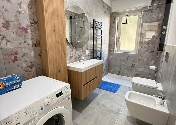 Monty's House * Luino